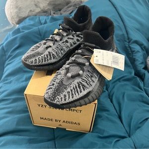 Yeezy 350 V2 cmpct